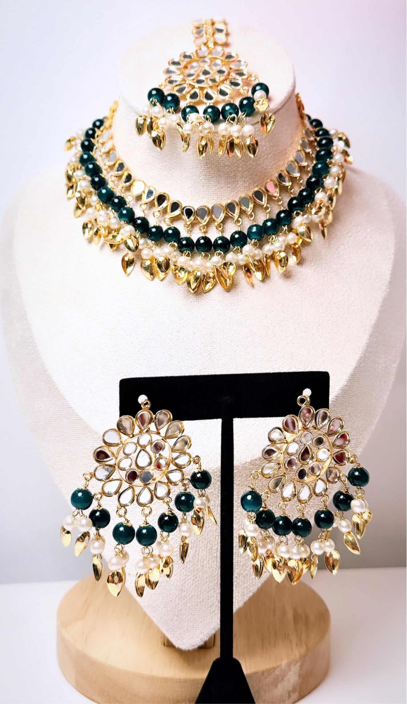 Teal Colored & Golden Necklace Set