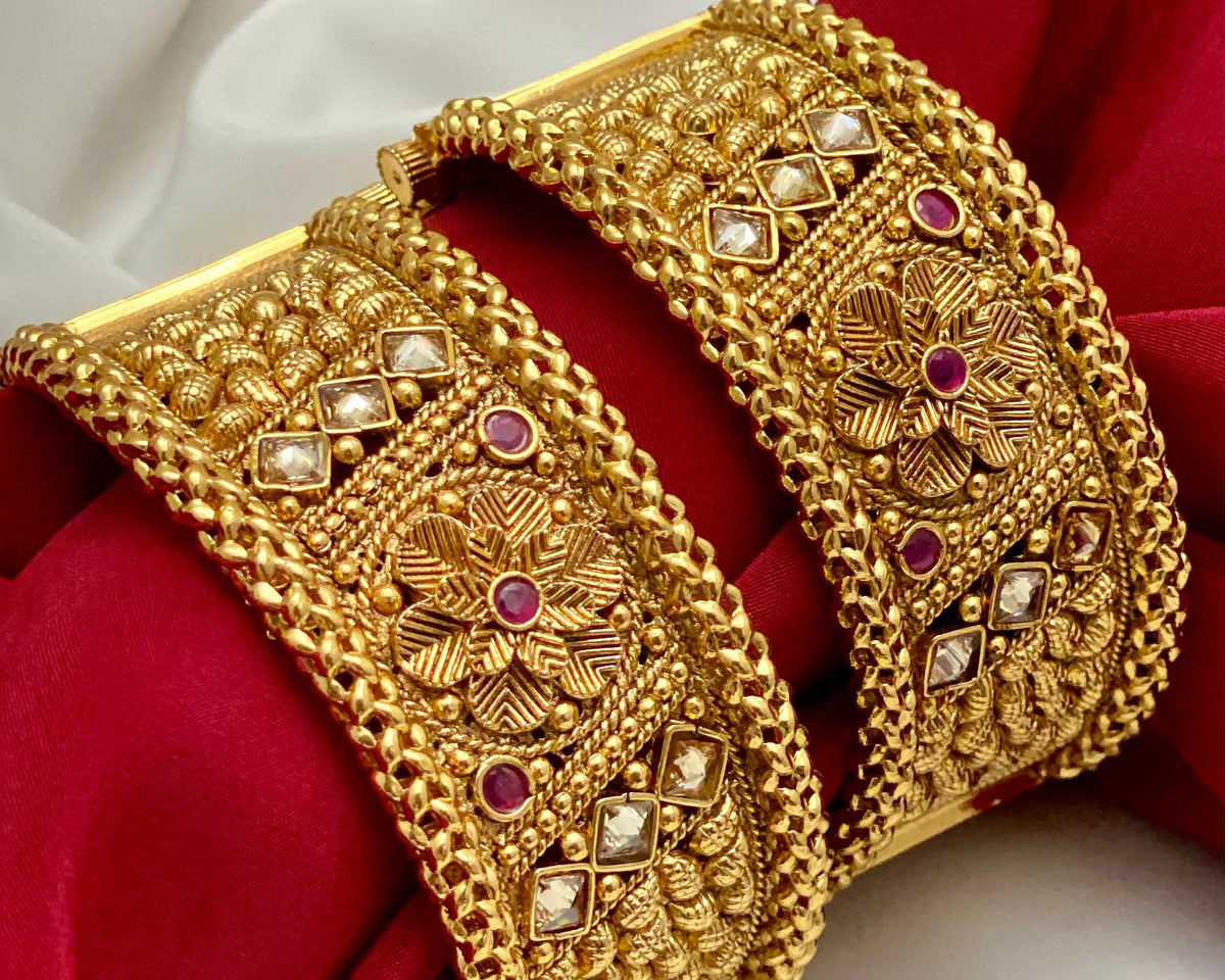 Heavy Rajwadi Style Gold Plated Bangle Set