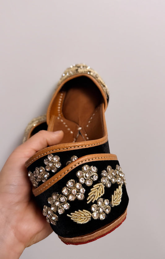 Black & Golden Punjabi Jutti