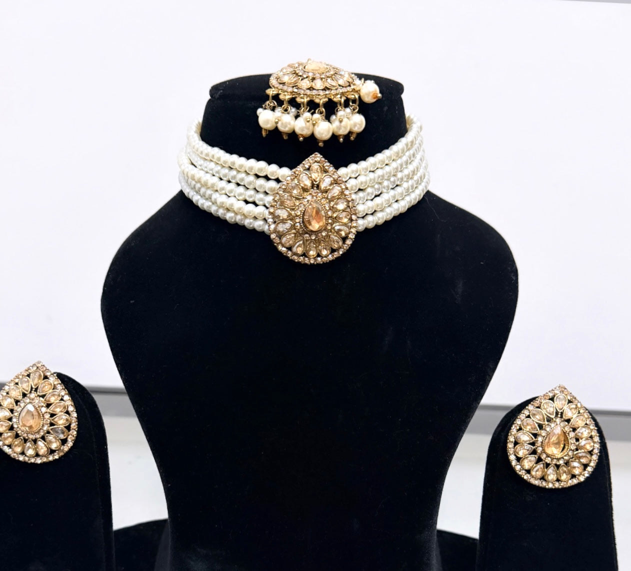 Tear Dropped Golden Pearl Necklace Set