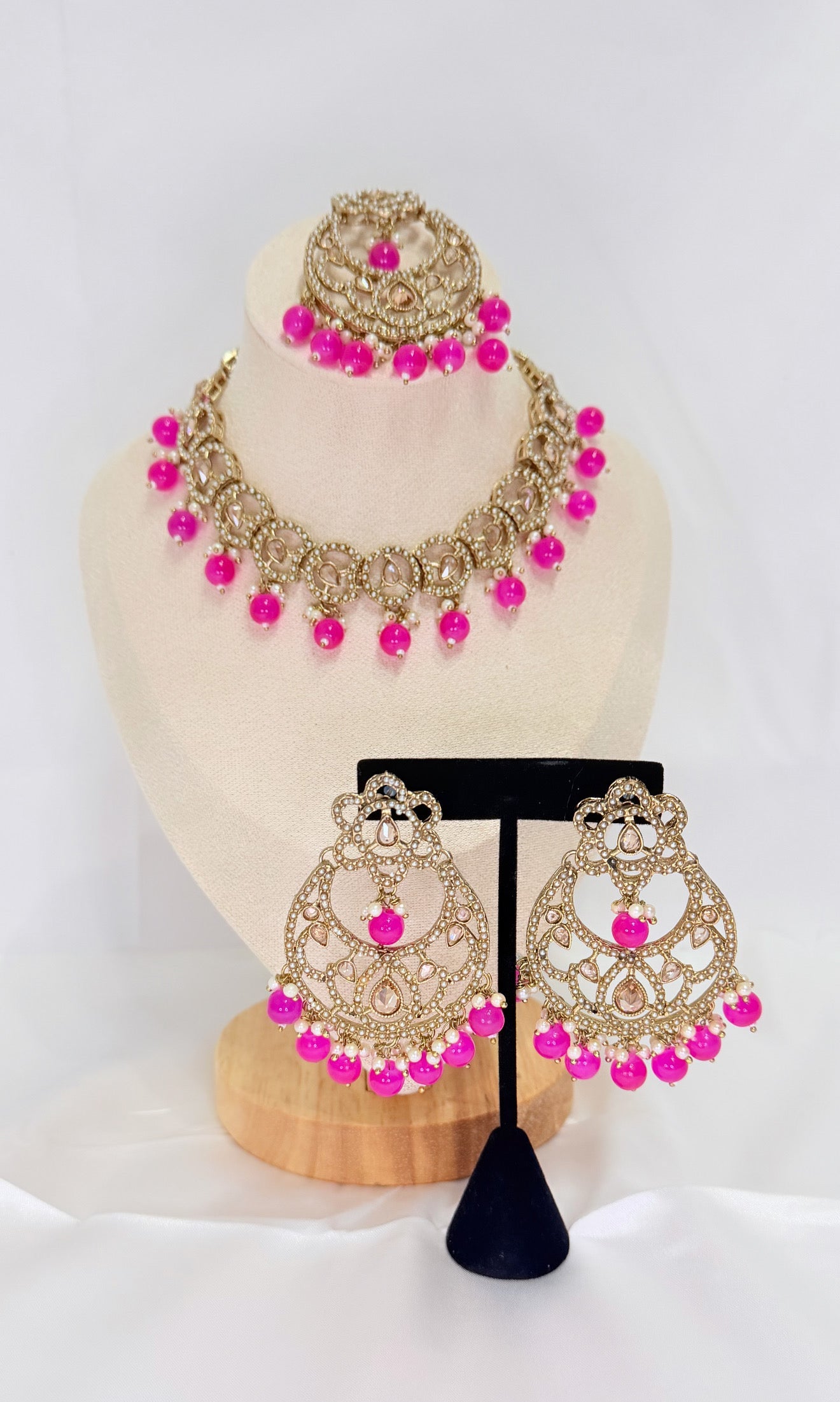 Magenta & Golden Polki Style Sleek Necklace Set