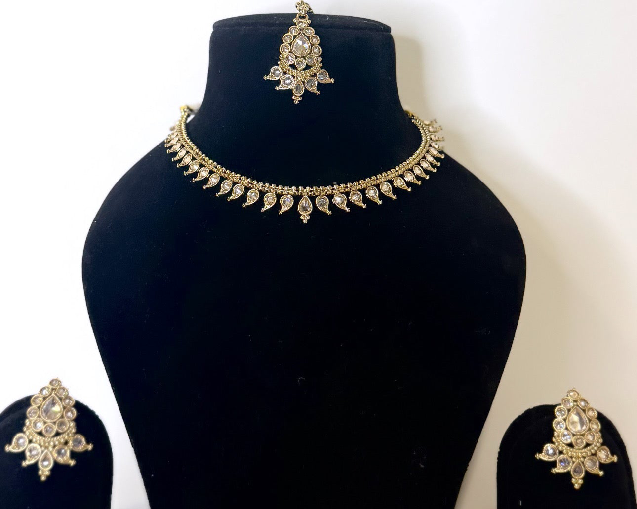 Lightweight Golden Necklace Set