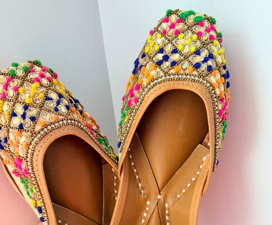 Multi Color Punjabi Jutti