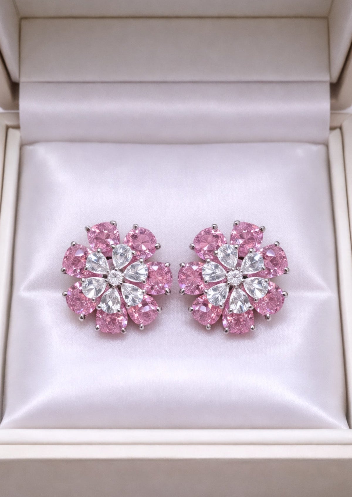 Noor VVS Clarity Earrings Studs