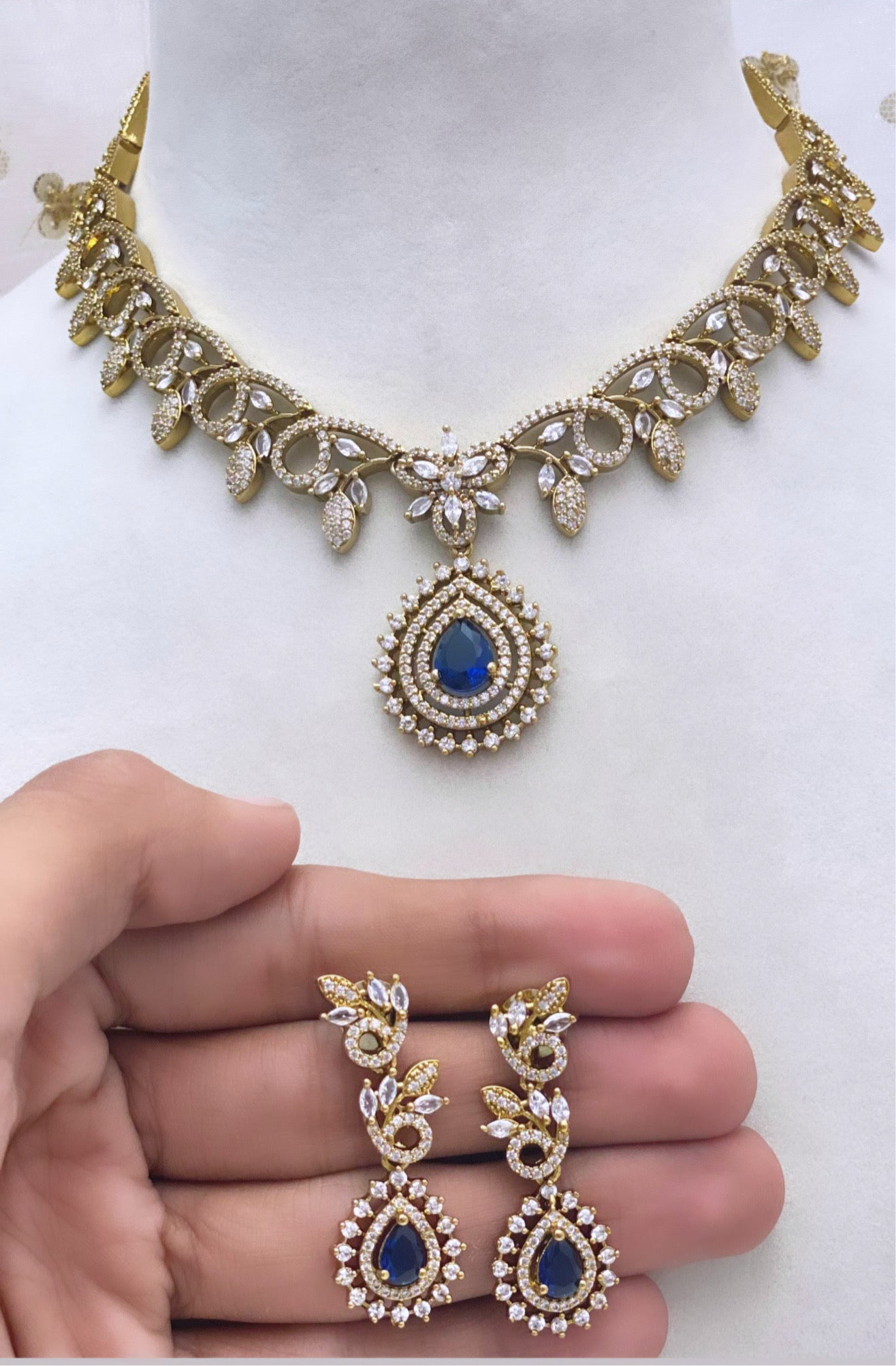 Dark Blue & Golden Necklace Set