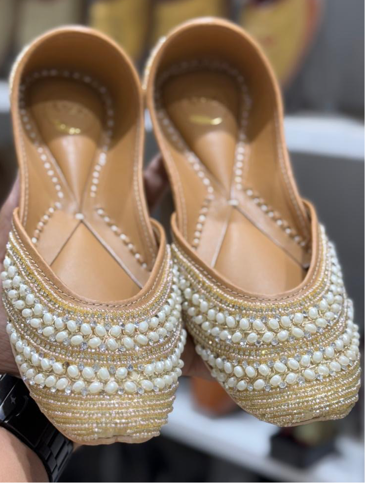 Pearl Work Punjabi Jutti