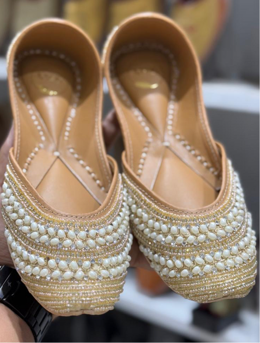 Pearl Work Punjabi Jutti