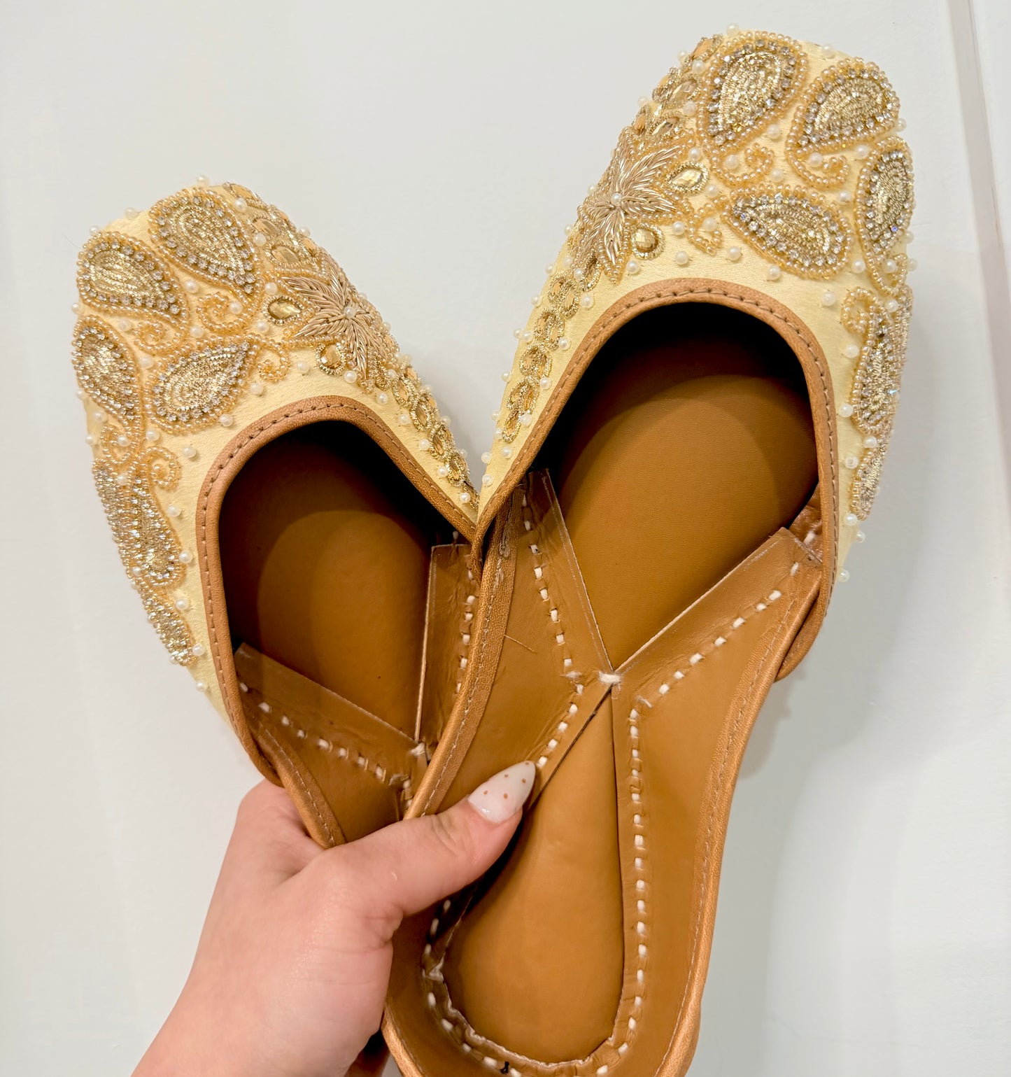 Golden Embroidered Punjabi Jutti