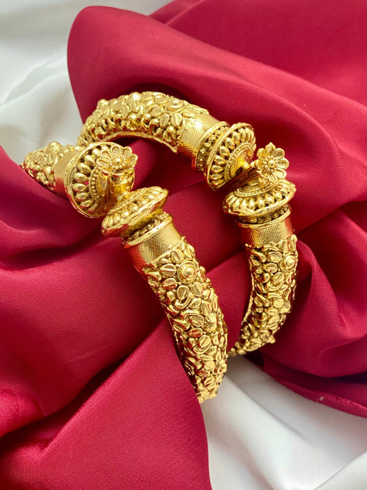 Gold Plated Rajwadi Style Bangle Set