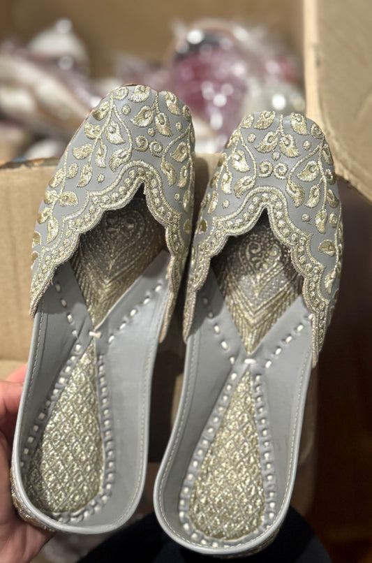 Grey Colored Punjabi Jutti