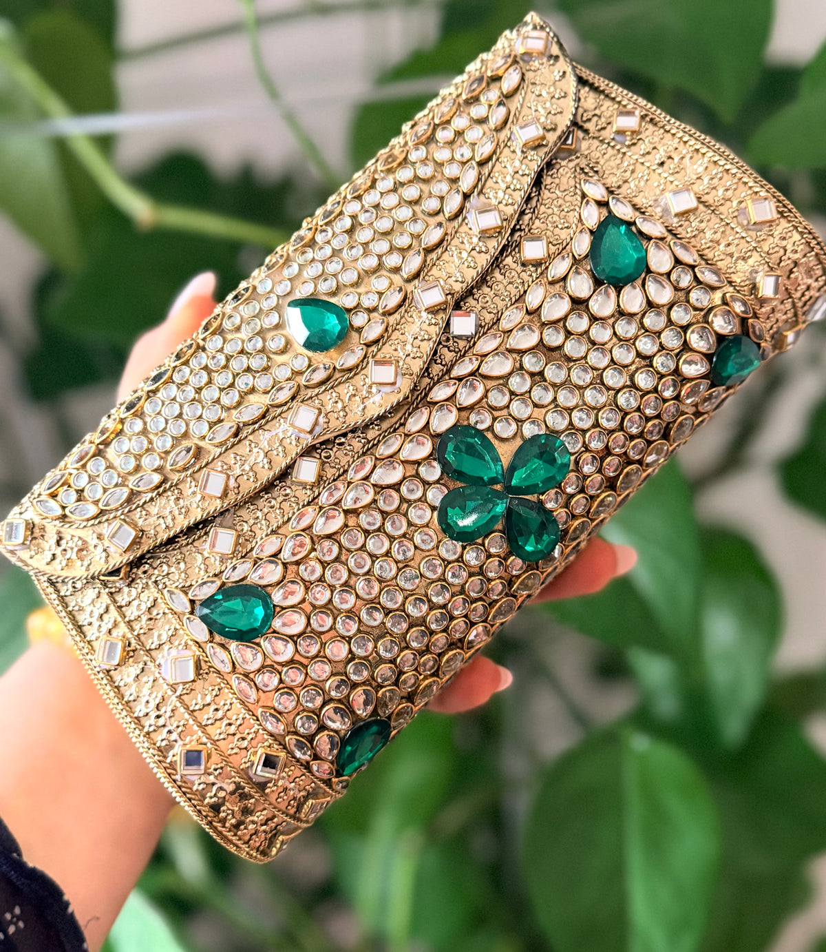 Naina Big Kundan Clutch