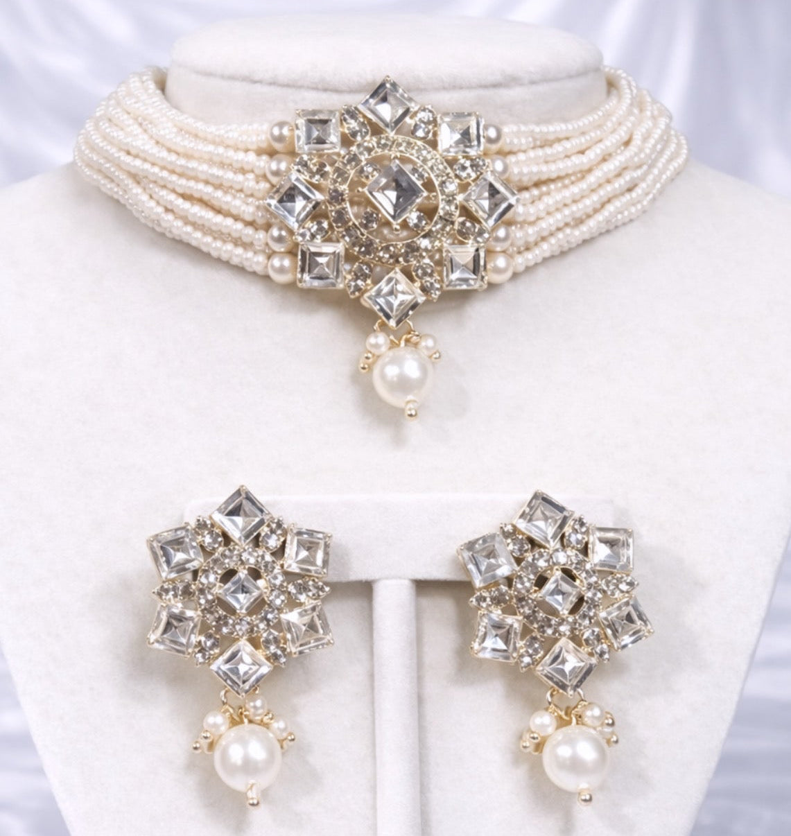 Zia Pearl Choker Necklace Set