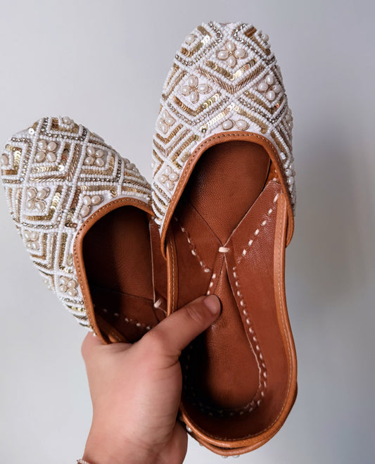 White and Gold Sequin Embroidery Punjabi Jutti
