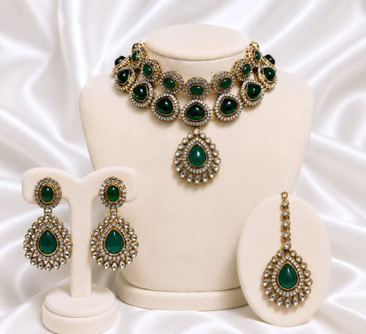 Ashnoor Necklace Set