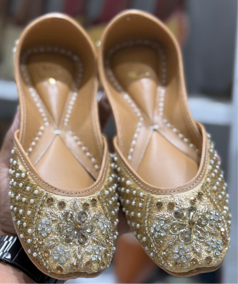 Golden Embroidered Punjabi Juttis