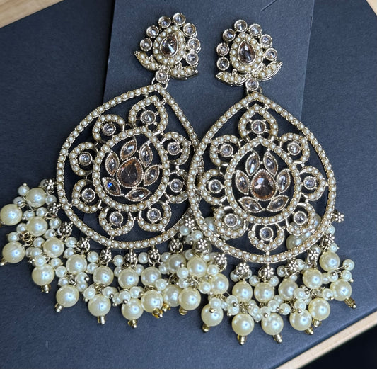 Golden and Pearls Earrings Set