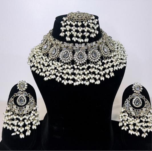 Heavy Semi Bridal Necklace Set with Pearls