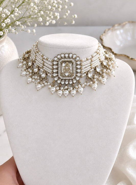 Purvi Choker Set with Earrings & Tikka