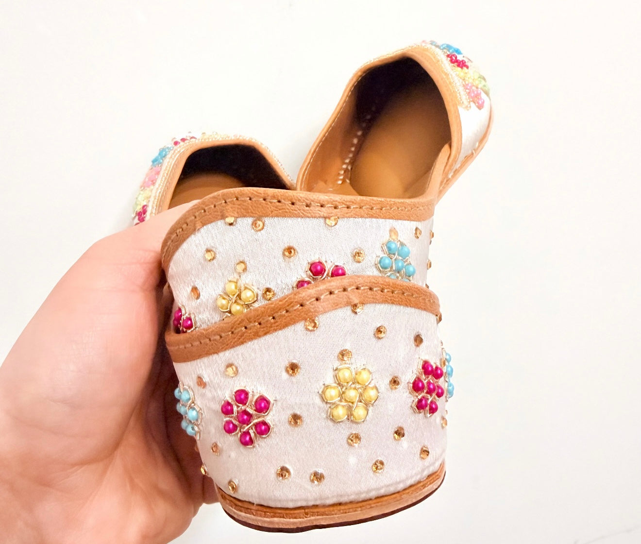 Multi Color Punjabi Jutti