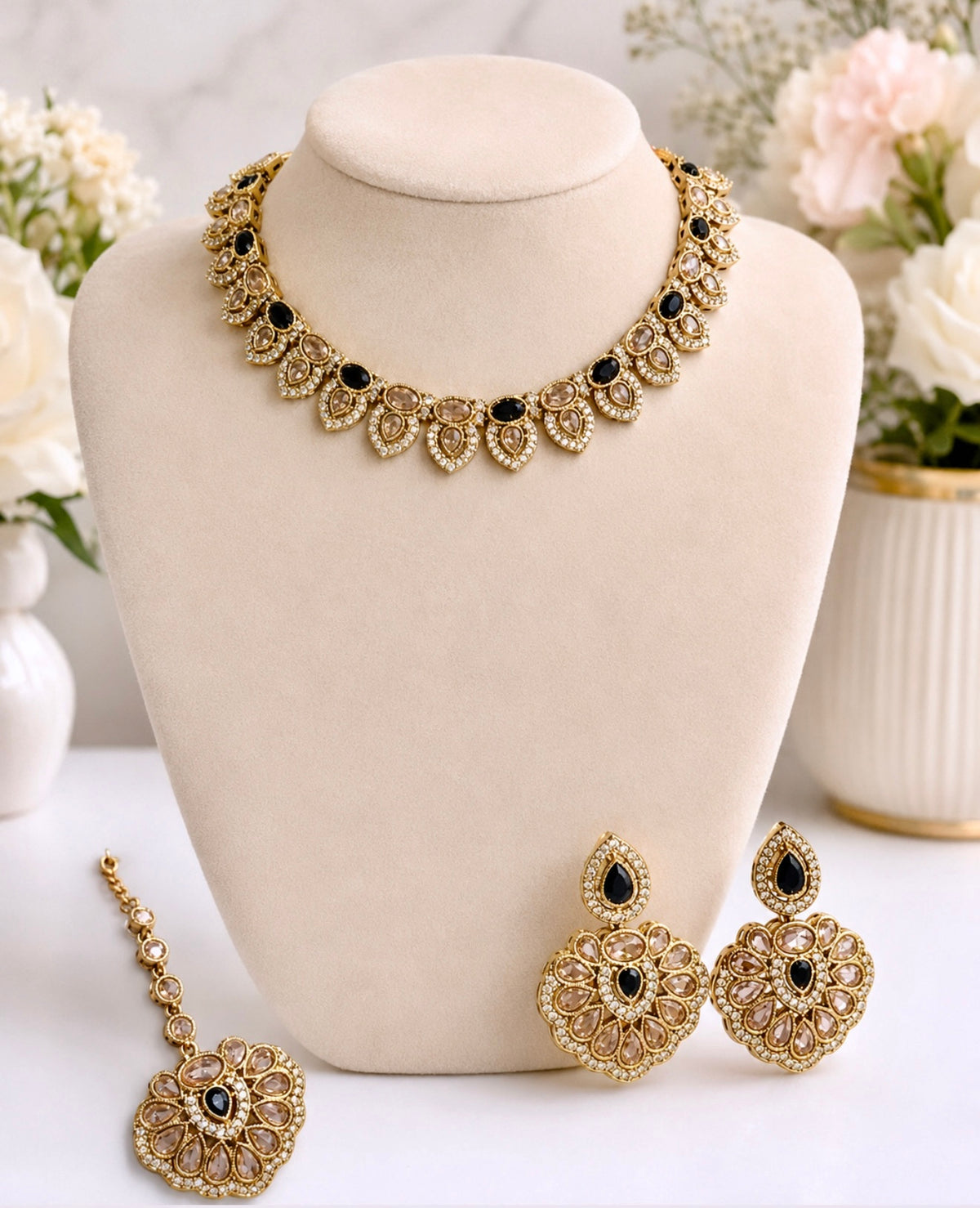 Bani Lightweight Necklace Set