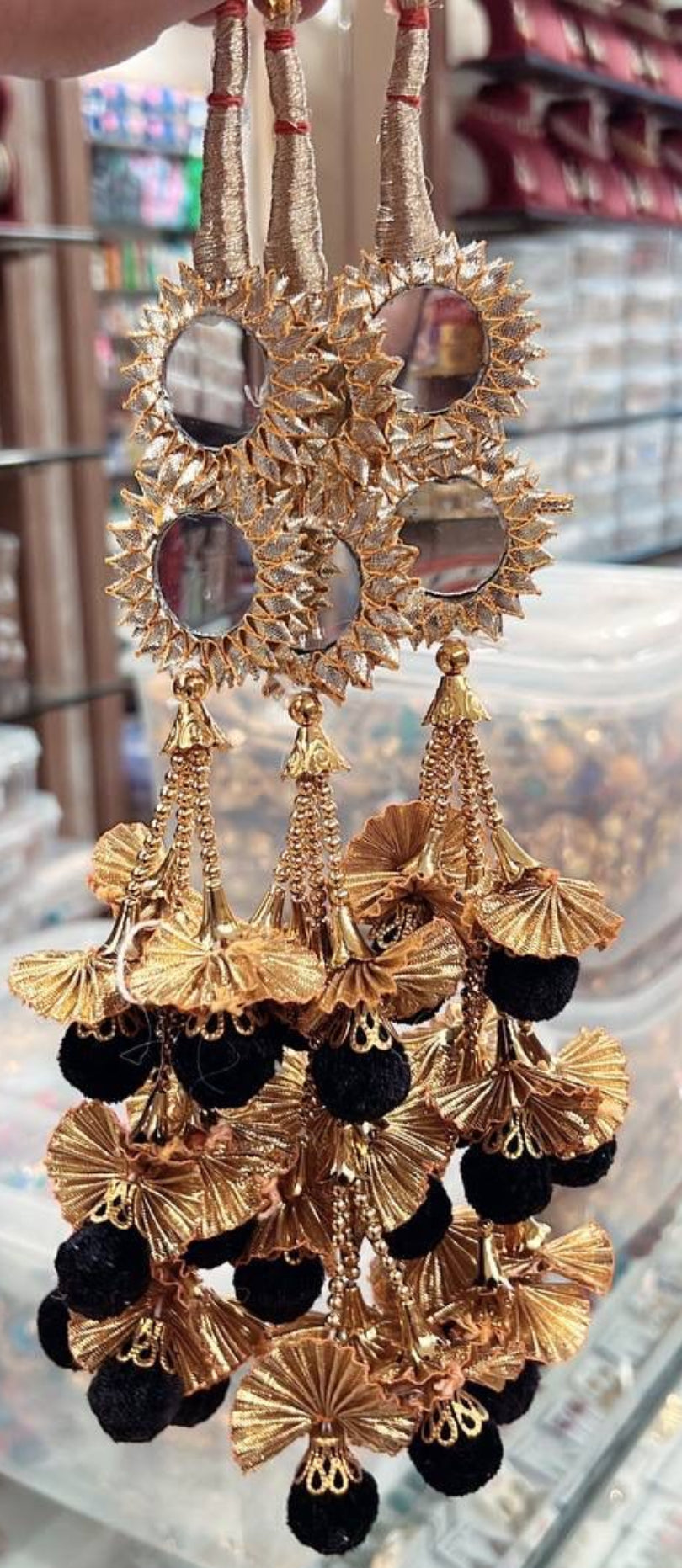 Black and Golden Lightweight Parandi