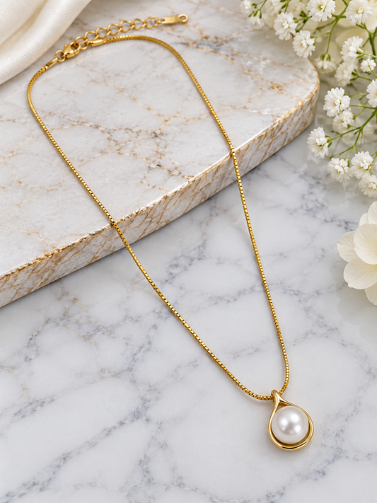 Kiara Gold Chain with Pearl Stone