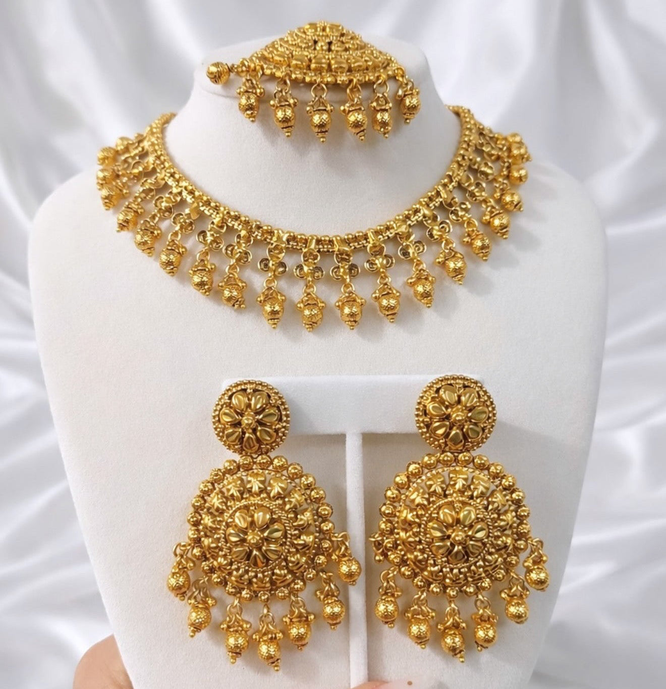 Roshni Necklace Set