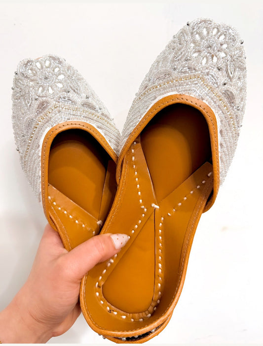 Silver Embroidered Punjabi Jutti